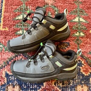 Keen Targhee Waterproof Shoe Boys Size 1